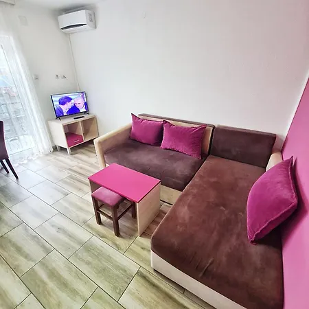 Aleksandra 2 10 Apartment